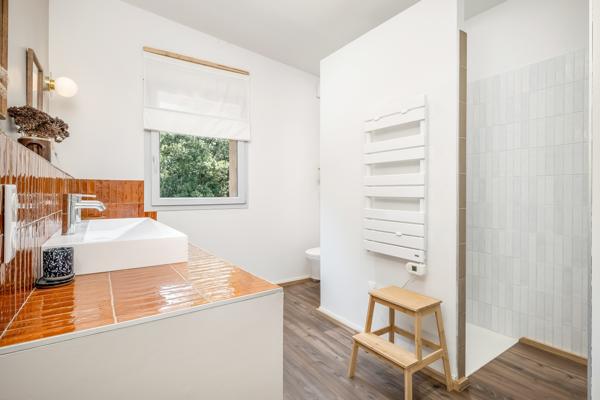 Maison
         5 pièces
        - 150 m² Bien prestige 680 000 € *