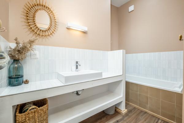 Maison
         5 pièces
        - 150 m² Bien prestige 680 000 € *