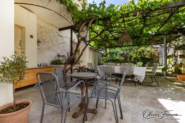 Appartement
         4 pièces
        - 80 m² Bien prestige 680 000 € *