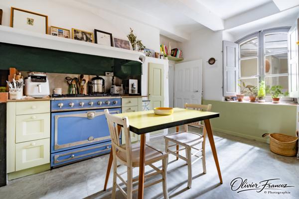 Appartement
         4 pièces
        - 80 m² Bien prestige 680 000 € *