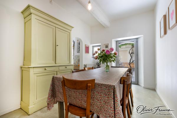 Appartement
         4 pièces
        - 80 m² Bien prestige 680 000 € *
