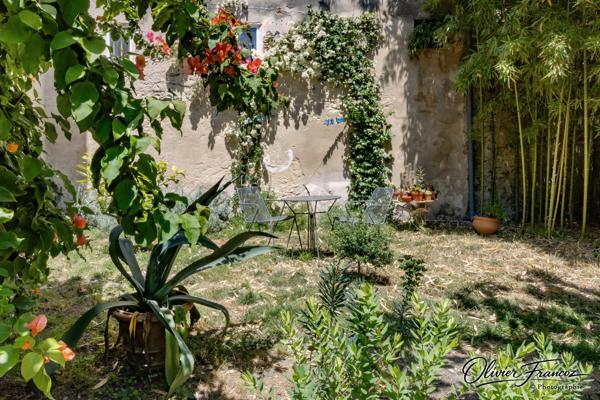 Appartement
         4 pièces
        - 80 m² Bien prestige 680 000 € *