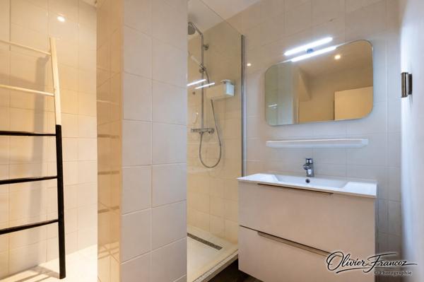 Appartement
         4 pièces
        - 80 m² Bien prestige 680 000 € *
