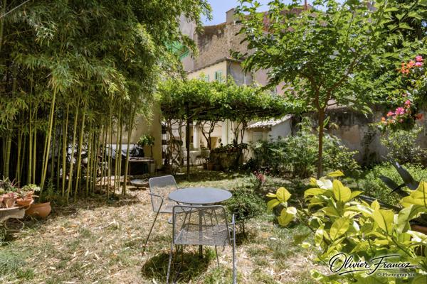 Appartement
         4 pièces
        - 80 m² Bien prestige 680 000 € *