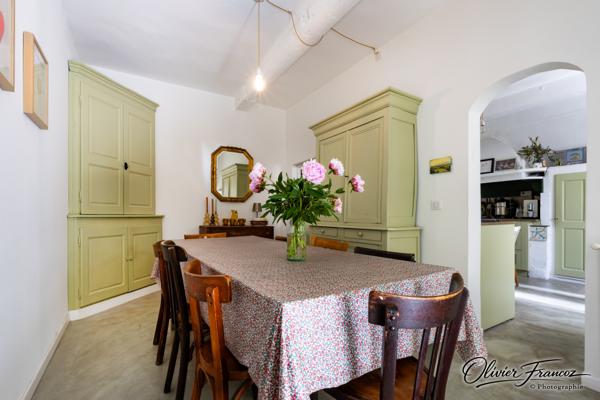 Appartement
         4 pièces
        - 80 m² Bien prestige 680 000 € *
