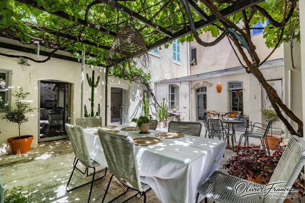 Appartement
         4 pièces
        - 80 m² Bien prestige 680 000 € *
