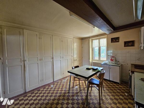 Maison avec dépendances et grand terrain