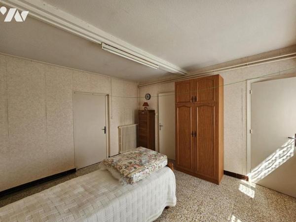 Maison avec dépendances et grand terrain