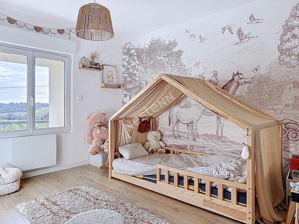 Maison Briec 6 pièces, trois hangars dont un avec trois box et douche pour chevaux