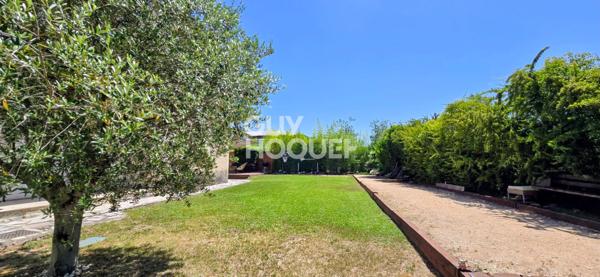 A Bouc Bel Air , Haut de villa de 4 pièces de 90 m2 env. avec terrasse et jardin