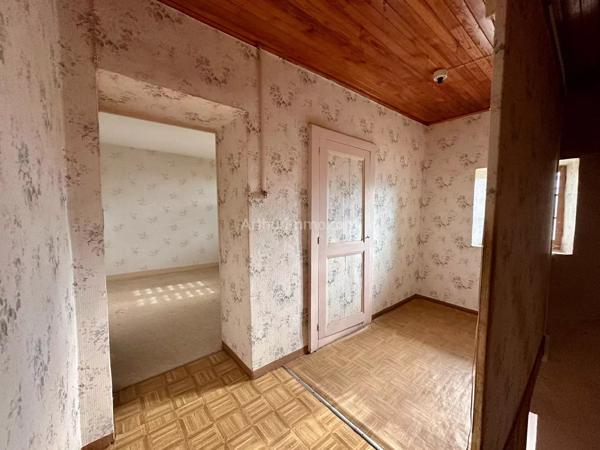 Vente                                                      Ferme
                        
                     4 pièces                      225 m2                     à Méry