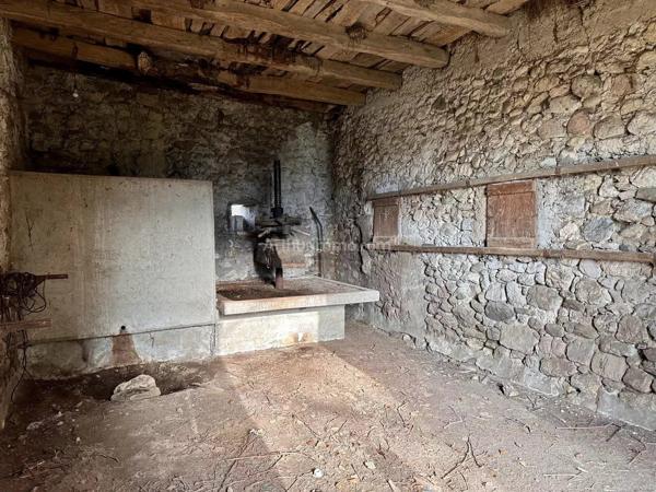 Vente                                                      Ferme
                        
                     4 pièces                      225 m2                     à Méry