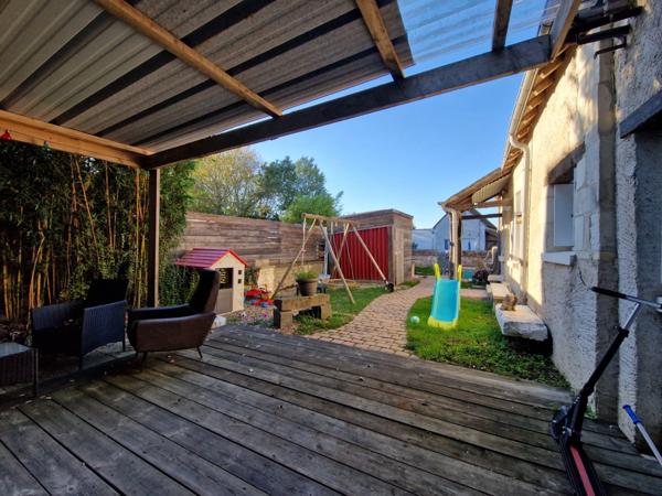 Ensemble de deux maisons, au moins 3 chambres, 207 m² sur un terrain de plus de 2000 m².