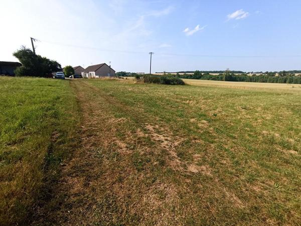Beau terrain constructible de 1264 m2 à SAINT LACTENCIN, à 2 kms de BUZANCAIS