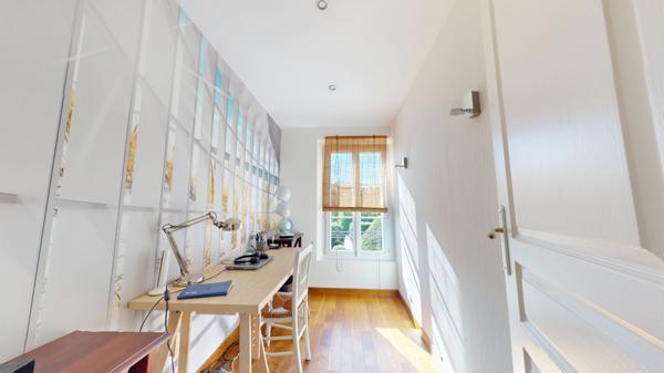 Cinq-Mars-la-Pile (37130) Maison en pierre avec jardin paysagé