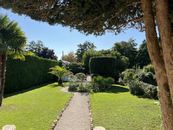 Cinq-Mars-la-Pile (37130) Maison en pierre avec jardin paysagé