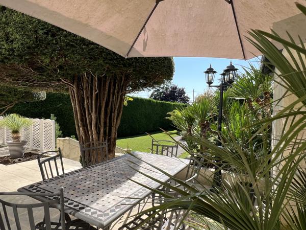 Cinq-Mars-la-Pile (37130) Maison en pierre avec jardin paysagé