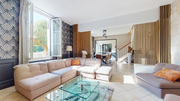 Cinq-Mars-la-Pile (37130) Maison en pierre avec jardin paysagé