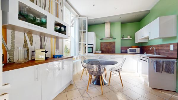 Cinq-Mars-la-Pile (37130) Maison en pierre avec jardin paysagé