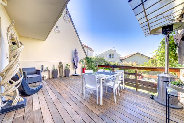 Maison
         7 pièces
        - 170 m² 1 015 000 € *
