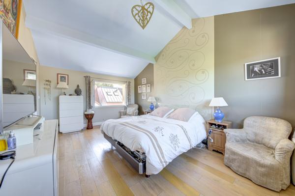 Maison
         7 pièces
        - 170 m² 1 015 000 € *