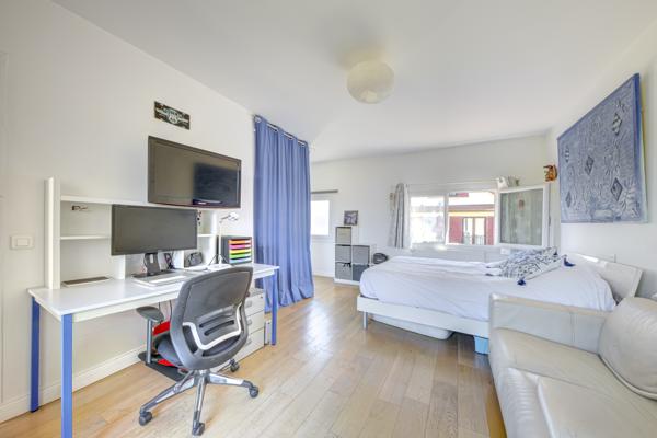 Maison
         7 pièces
        - 170 m² 1 015 000 € *