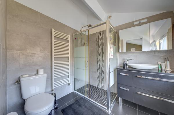 Maison
         7 pièces
        - 170 m² 1 015 000 € *