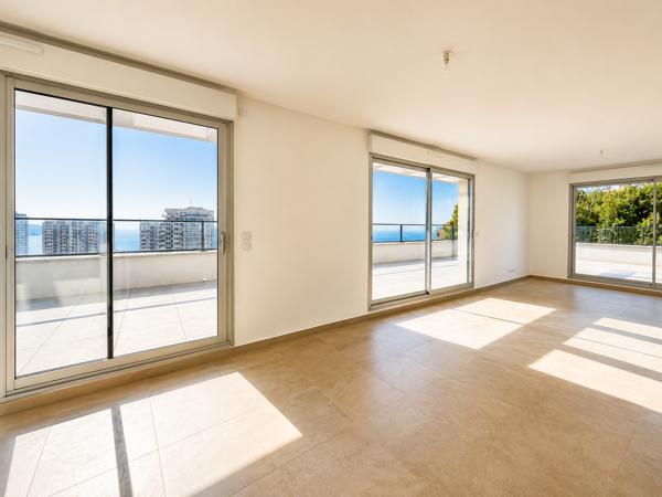 APPARTEMENT D'EXCEPTION 5 PIÈCES – DERNIER ÉTAGE – TERRASSE 65 m² – AUX PORTES DE MONACO