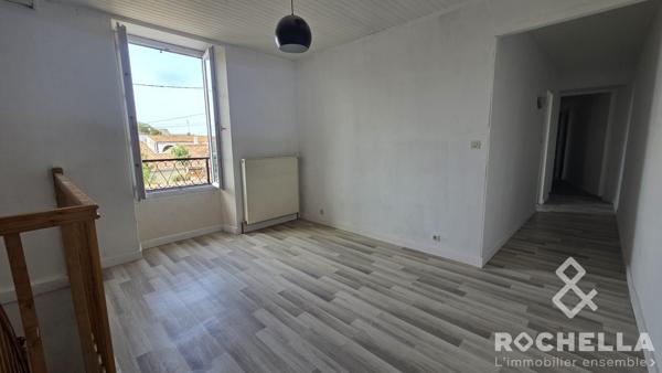 Maison de village avec 3 chambres et grand garage attenant