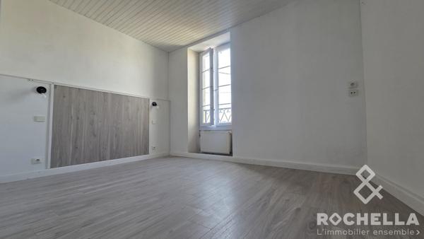 Maison de village avec 3 chambres et grand garage attenant
