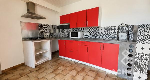 Maison de village avec 3 chambres et grand garage attenant