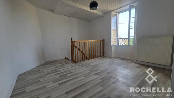 Maison de village avec 3 chambres et grand garage attenant