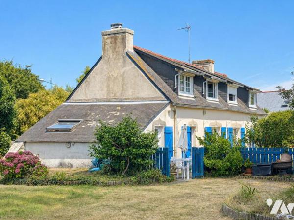 Authentique maison en pierre avec beau terrain et potentiel d'évolution - À 400 m de la plage 