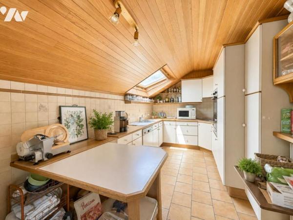 Authentique maison en pierre avec beau terrain et potentiel d'évolution - À 400 m de la plage 