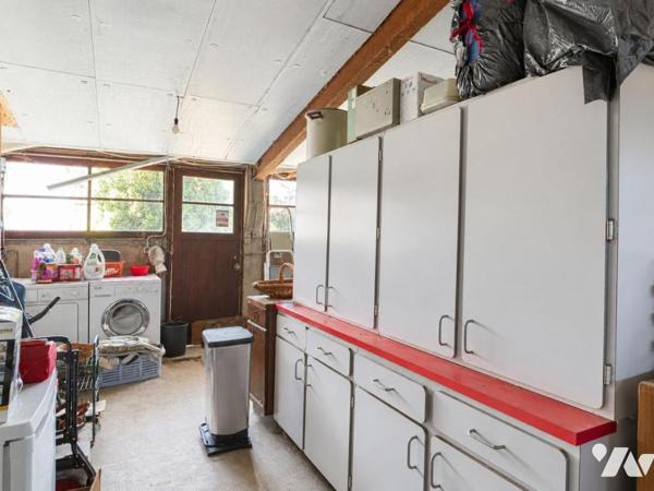 Authentique maison en pierre avec beau terrain et potentiel d'évolution - À 400 m de la plage 