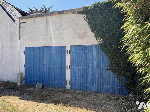 Authentique maison en pierre avec beau terrain et potentiel d'évolution - À 400 m de la plage 