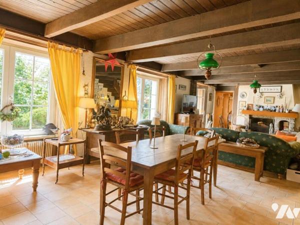 Authentique maison en pierre avec beau terrain et potentiel d'évolution - À 400 m de la plage 