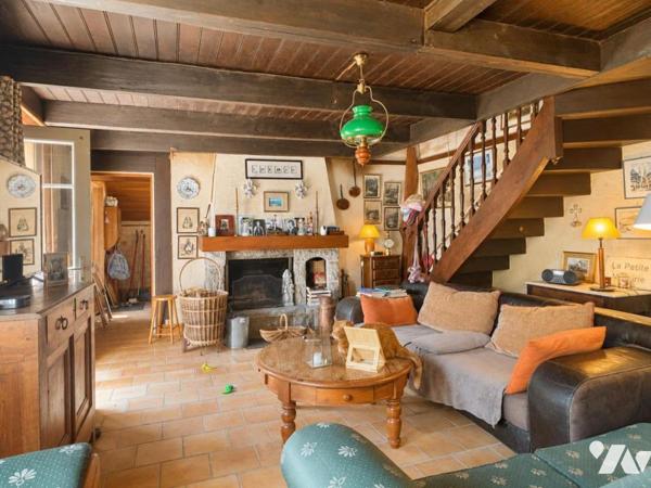 Authentique maison en pierre avec beau terrain et potentiel d'évolution - À 400 m de la plage 