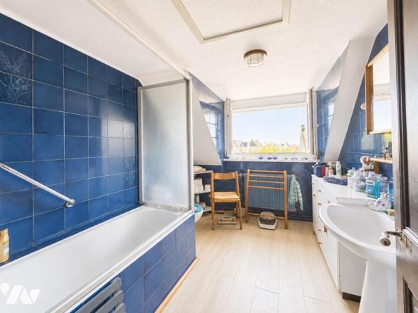 Authentique maison en pierre avec beau terrain et potentiel d'évolution - À 400 m de la plage 