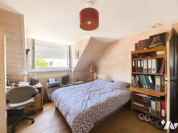 Authentique maison en pierre avec beau terrain et potentiel d'évolution - À 400 m de la plage 