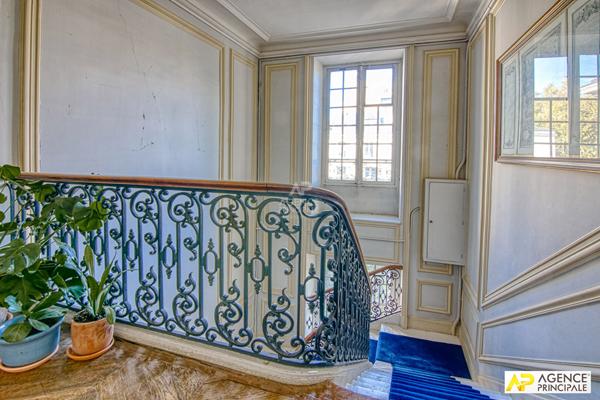 Versailles Notre-Dame Appartement 5 pièces 128m² situé au 2ème étage d'un hôtel Particulier avec cave et possibilité de stationnement €1 190 000 ** - Référence 25768