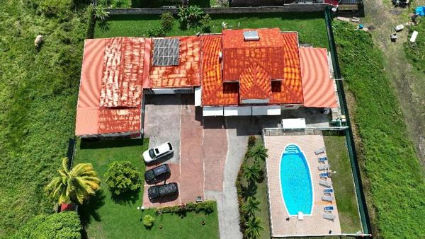 Vente Maison440 m² - 12 Pièces - SAINTE ANNE (97180)