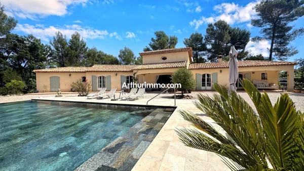 Vente                                                      Villa
                        
                     5 pièces                      225 m2                     à Flayosc