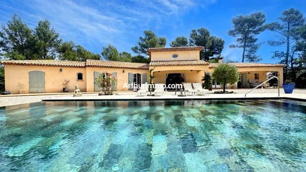 Vente                                                      Villa
                        
                     5 pièces                      225 m2                     à Flayosc