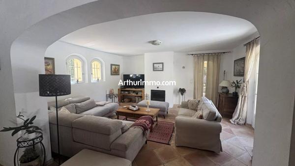 Vente                                                      Villa
                        
                     5 pièces                      225 m2                     à Flayosc