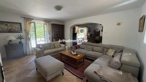 Vente                                                      Villa
                        
                     5 pièces                      225 m2                     à Flayosc