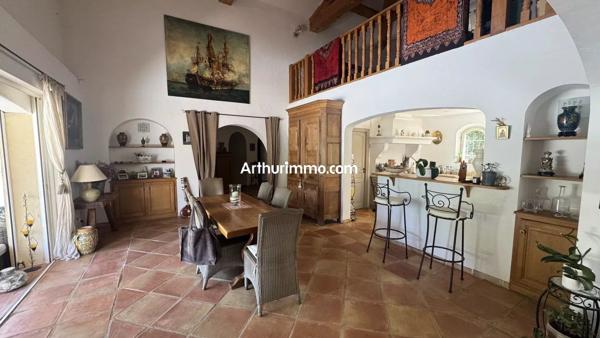 Vente                                                      Villa
                        
                     5 pièces                      225 m2                     à Flayosc
