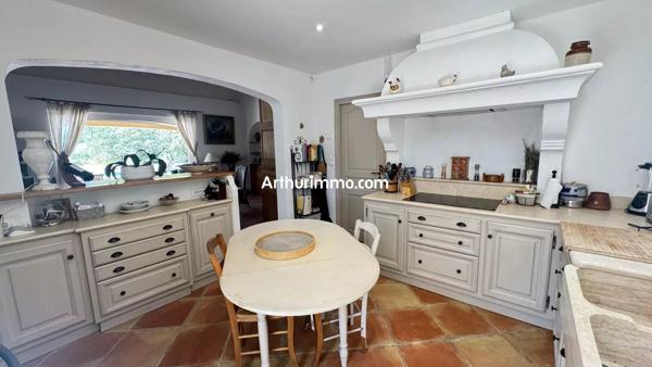 Vente                                                      Villa
                        
                     5 pièces                      225 m2                     à Flayosc