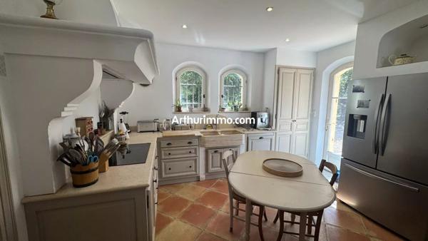 Vente                                                      Villa
                        
                     5 pièces                      225 m2                     à Flayosc