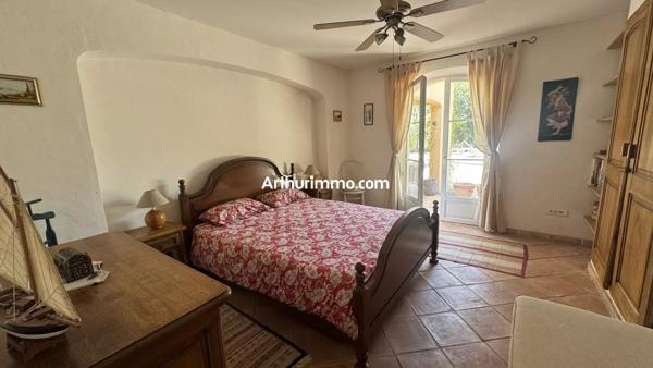 Vente                                                      Villa
                        
                     5 pièces                      225 m2                     à Flayosc